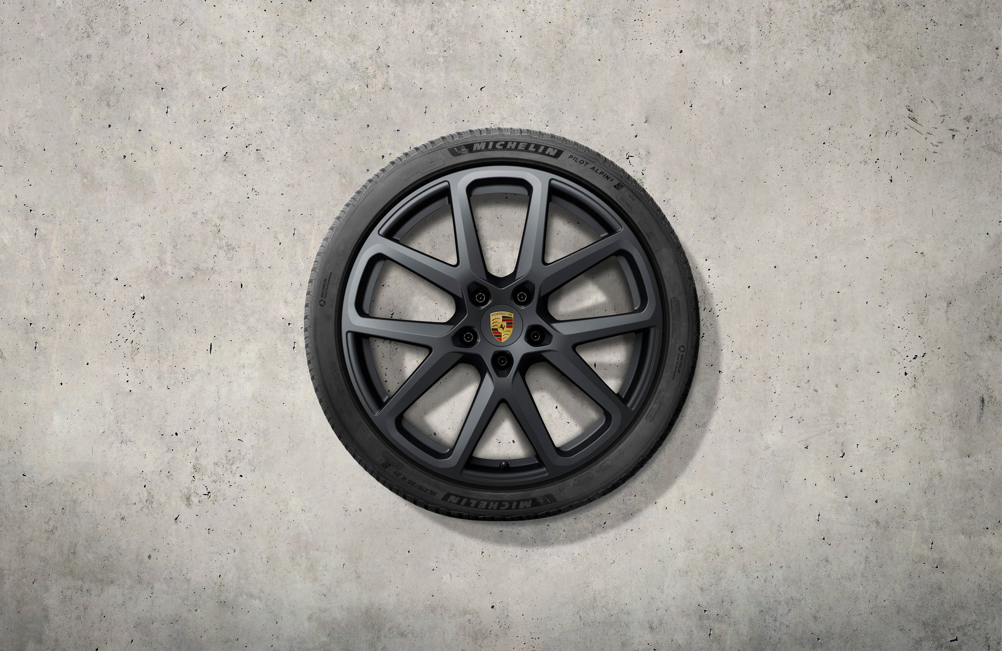 21-inch Panamera SportDesign winter wheel-and-tire set, painted in black (satin-gloss)