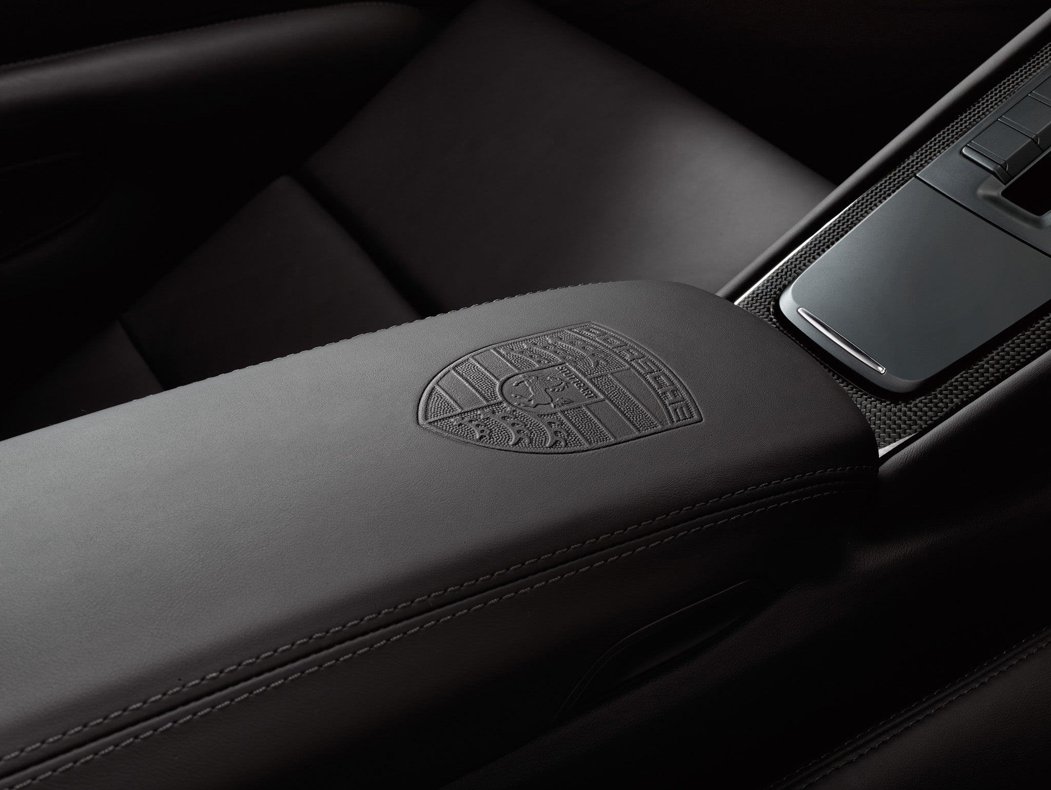 Lid of storage compartment with Porsche Crest