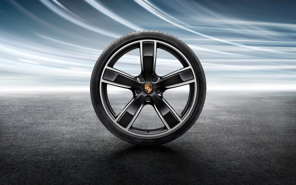 22-inch Cayenne Sport Classic summer wheel-and-tire set, painted in Black (high-gloss)