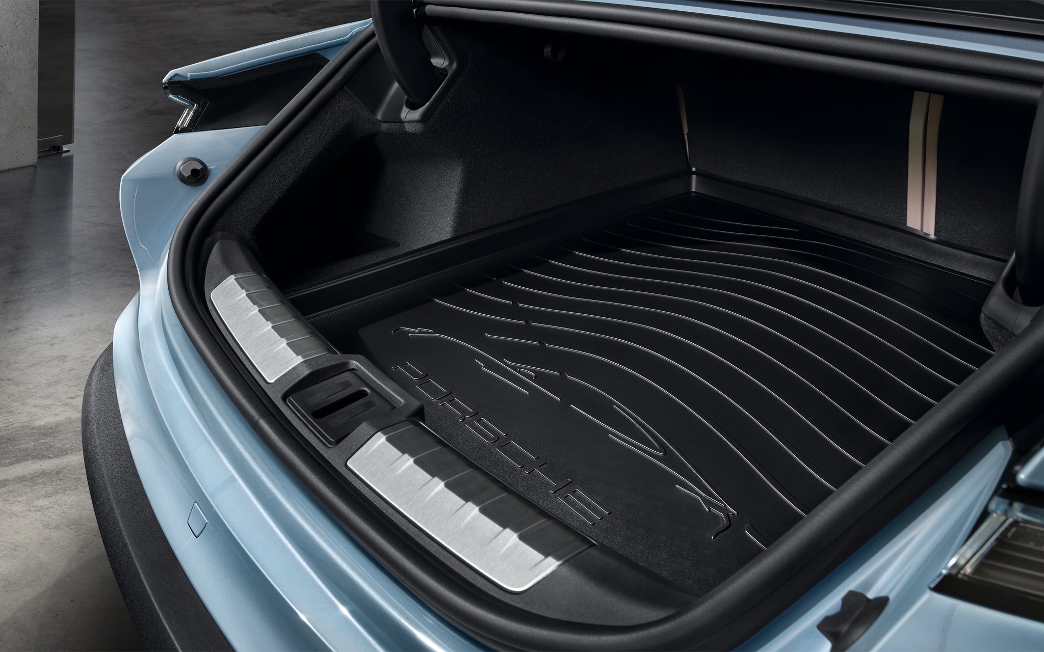 Trunk liner, rear