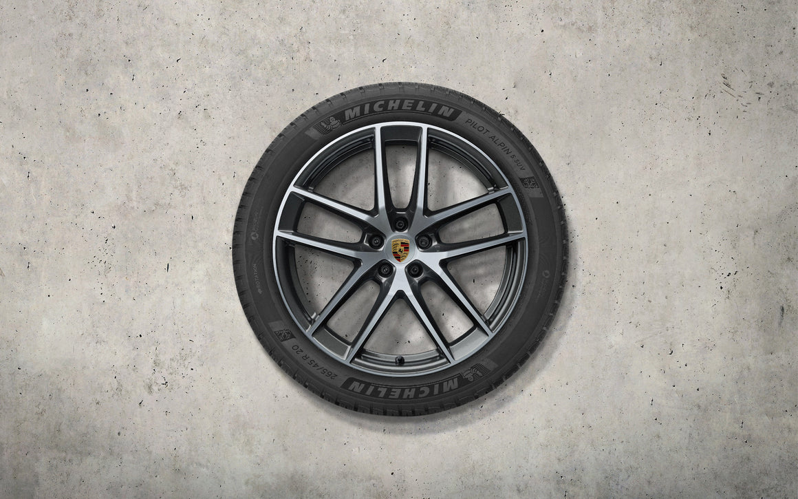 20-inch Macan S winter wheel-and-tire set, bright-polished in Dark Titanium