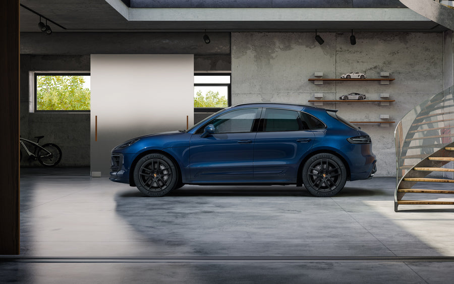 20-inch Macan S winter wheel-and-tire set, painted in Black (satin-gloss)
