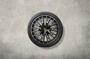 21-inch Panamera Exclusive Design winter wheel-and-tire set, painted in black (high-gloss)