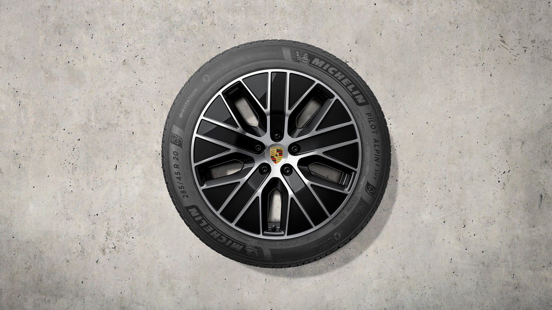 20-inch Macan S winter wheel-and-tire set, painted in Black (high-gloss)