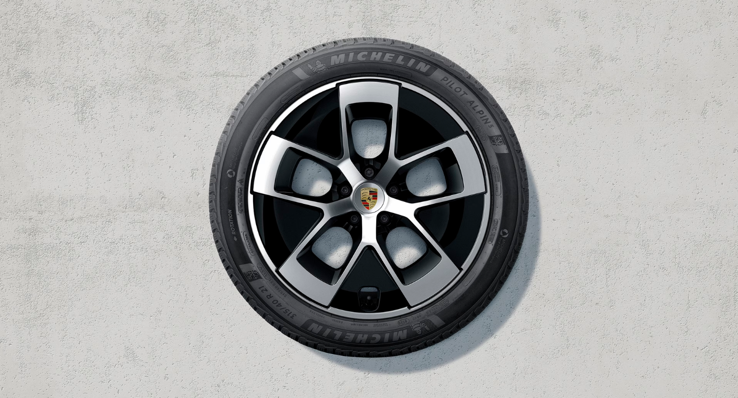 21-inch Cayenne Turbo Aero complete winter wheel set painted in black (high-gloss) with high-sheen front surfaces - Cayenne EV