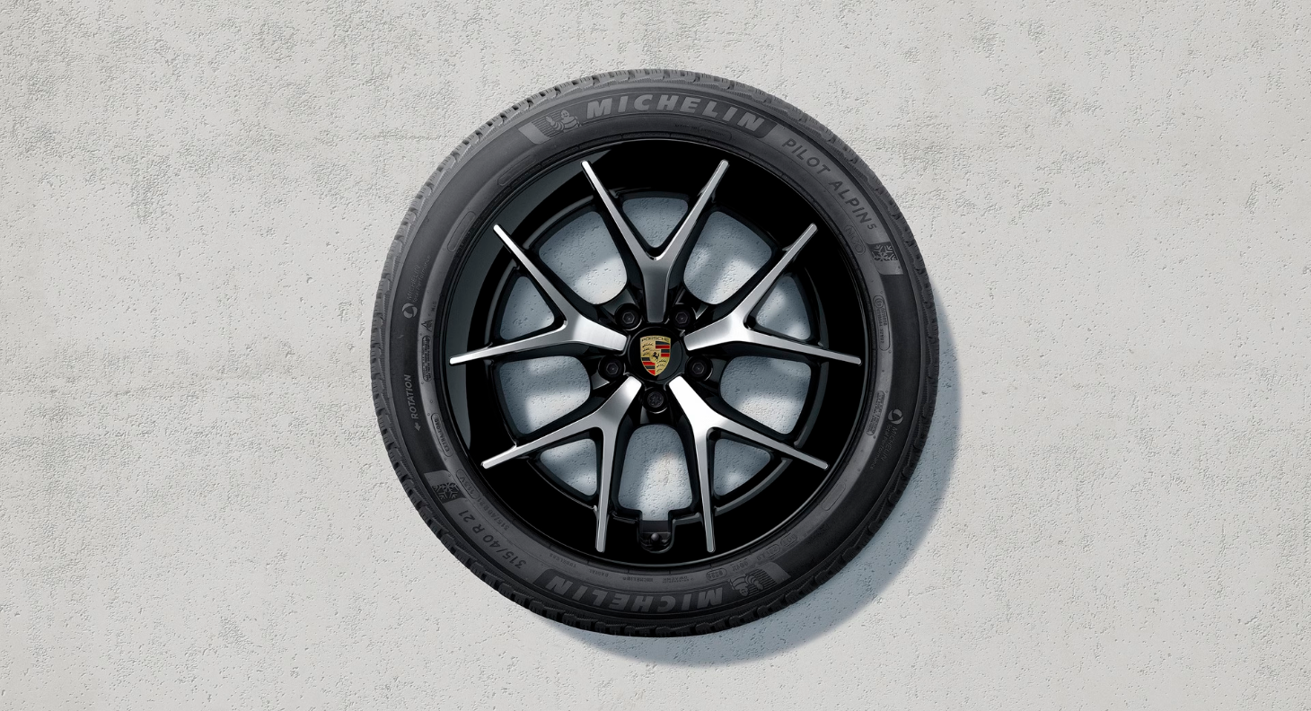 21-inch RS Spyder Design complete winter wheel set painted in black (high-gloss) with high-sheen front surfaces - Cayenne EV