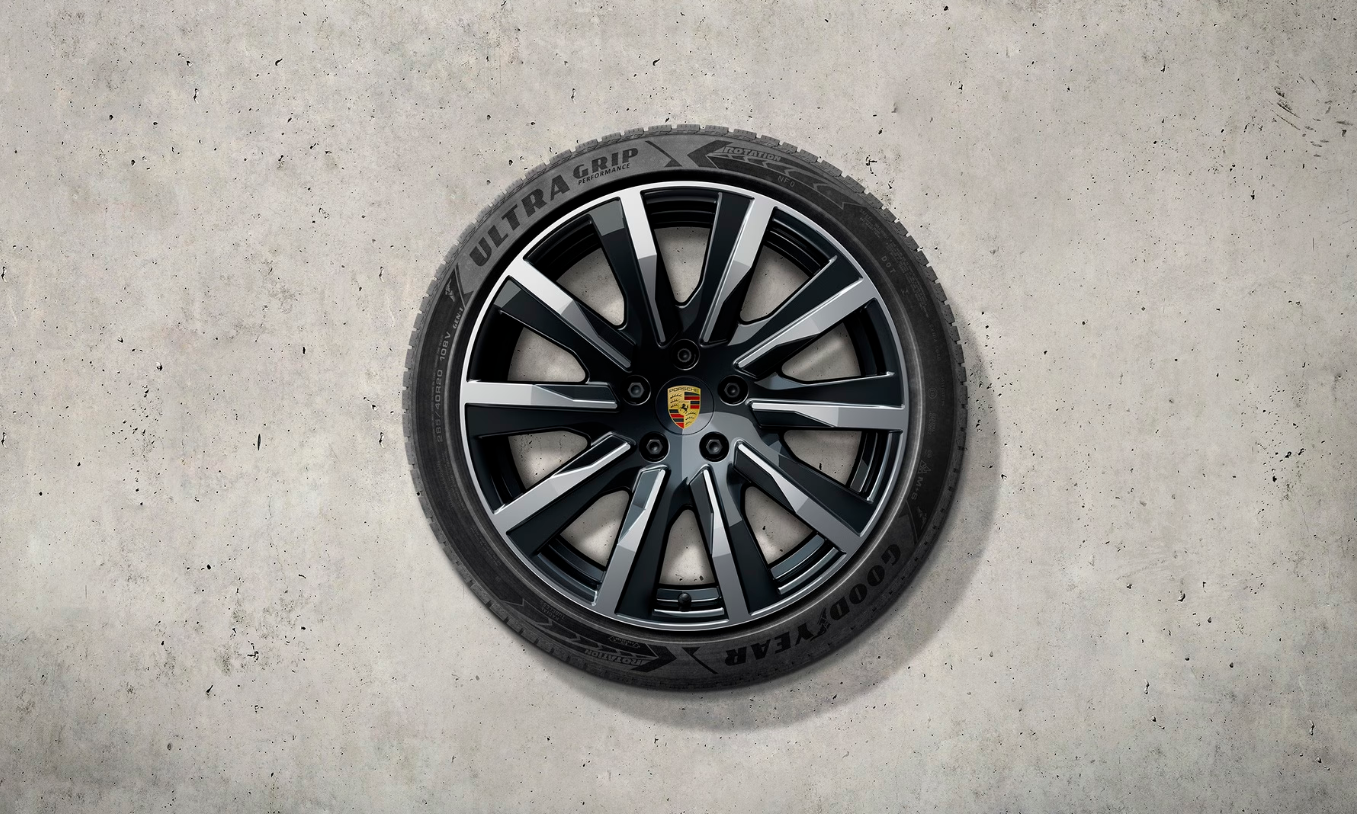 20-inch Taycan Tequipment Design winter wheel-and-tire set, painted in Black (high-gloss)