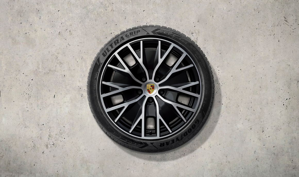 20-inch Taycan Turbo S Aero design winter wheel-and-tire set, painted in Black (high-gloss)