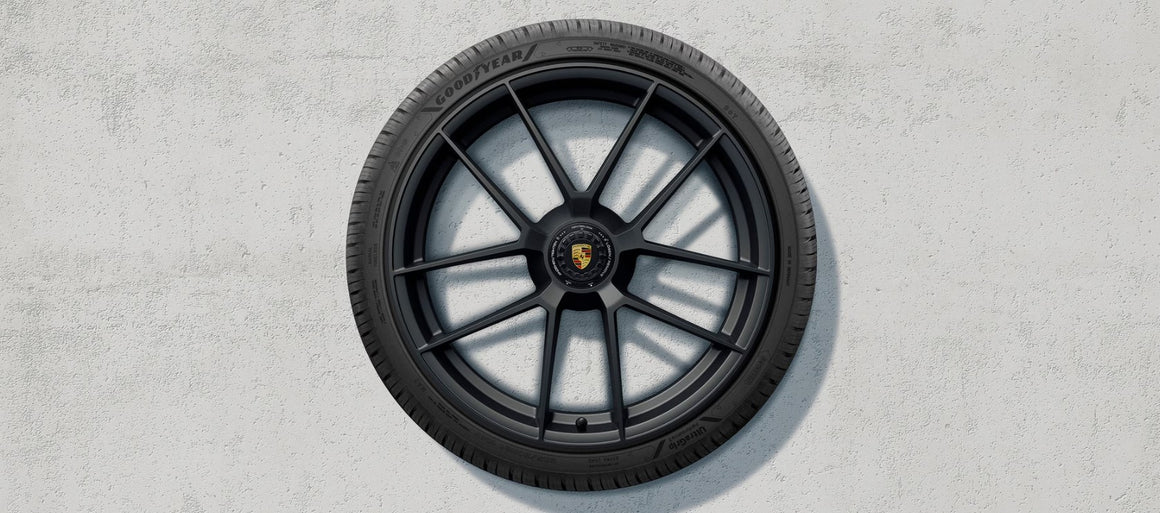 20/21-inch Carrera GTS winter wheel-and-tire set, with central locking, painted in Black (silky gloss)