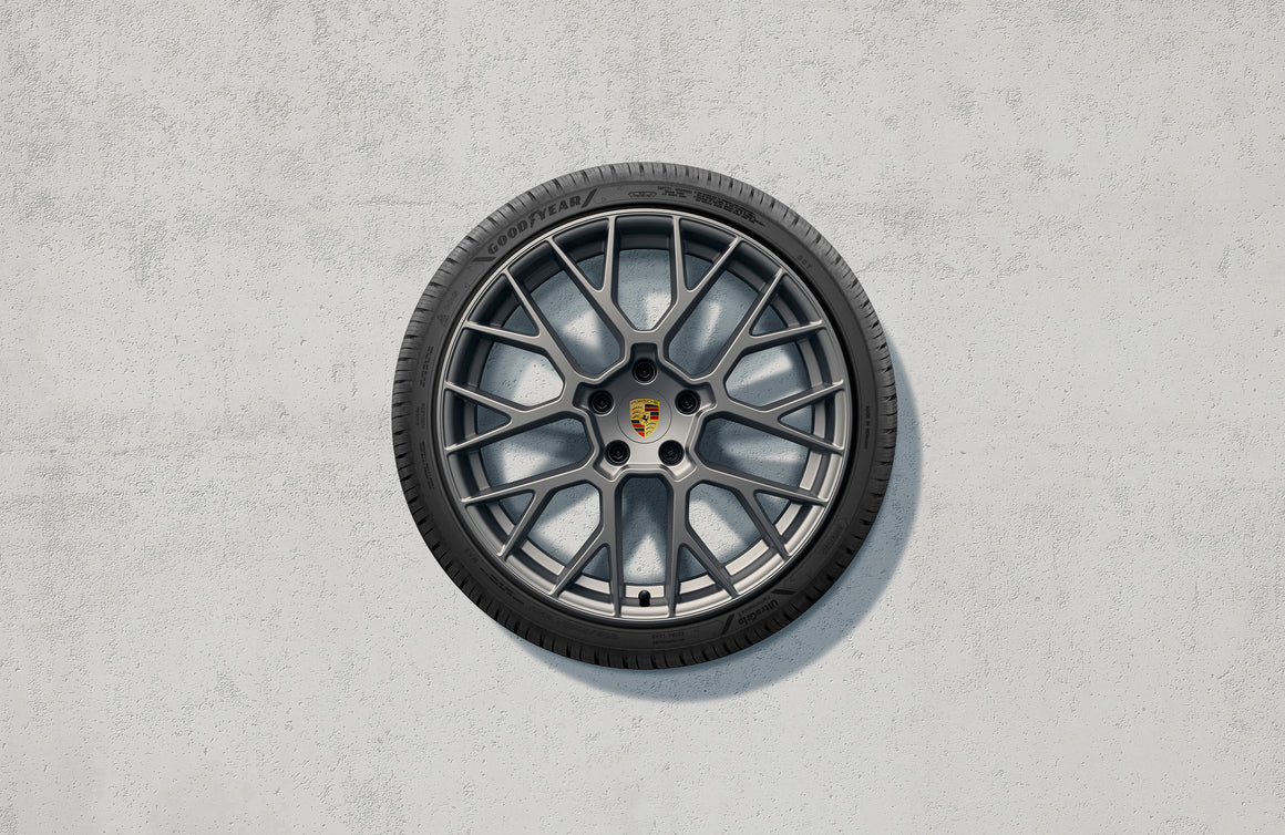 20/21-inch RS Spyder Design winter wheel-and-tire set