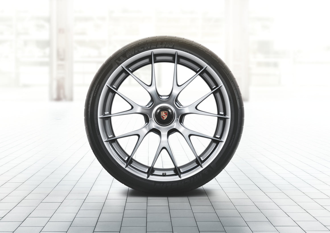 918 Spyder magnesium summer wheel-and-tire set (20/21-inch)