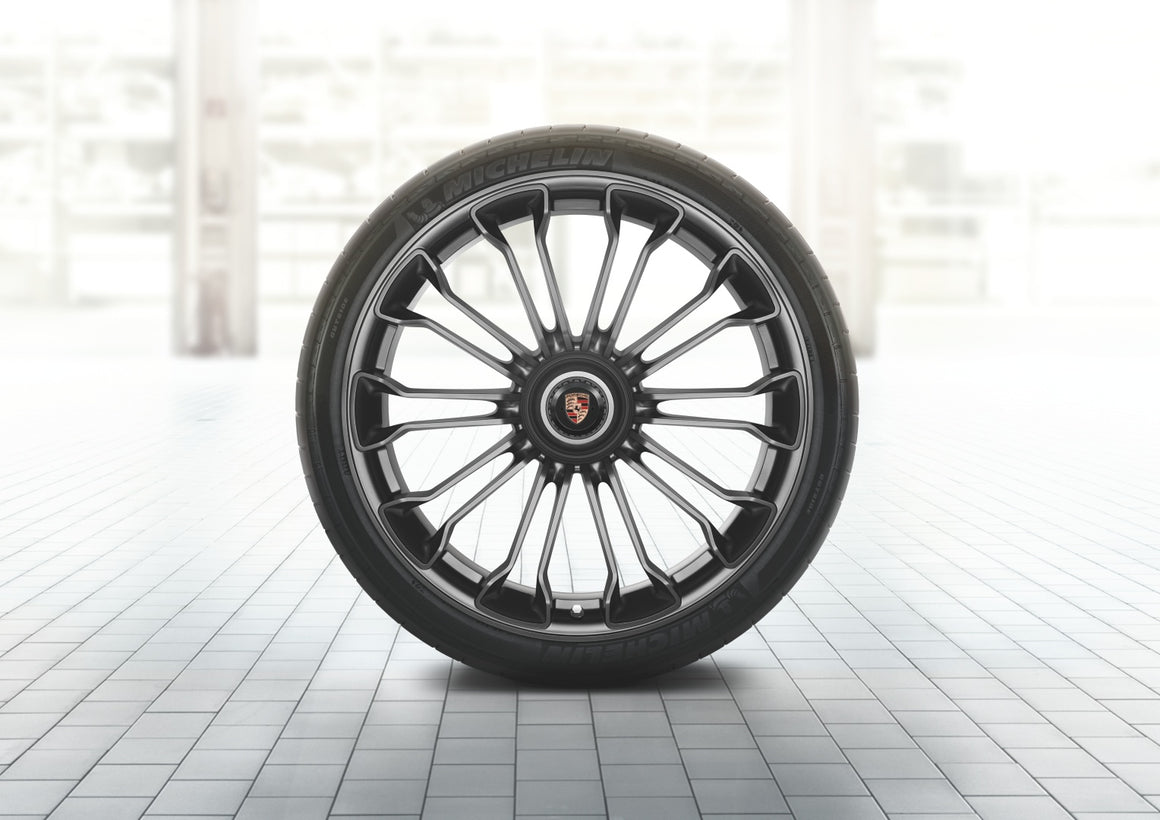 918 Spyder summer wheel-and-tire set painted in Platinum (satin-matt) (20/21-inch)