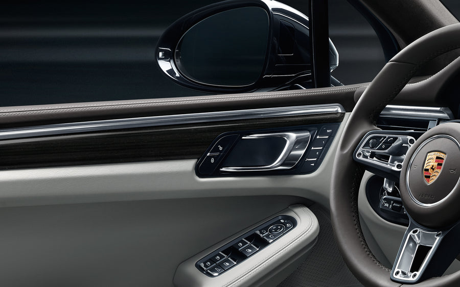 Anthracite Chestnut interior package