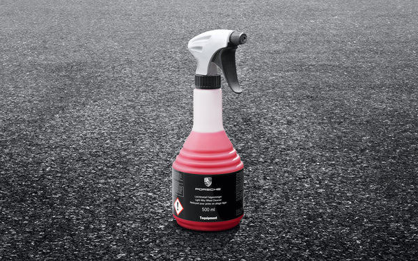 Rim cleaner with spray head - Porsche Centre Downtown Toronto