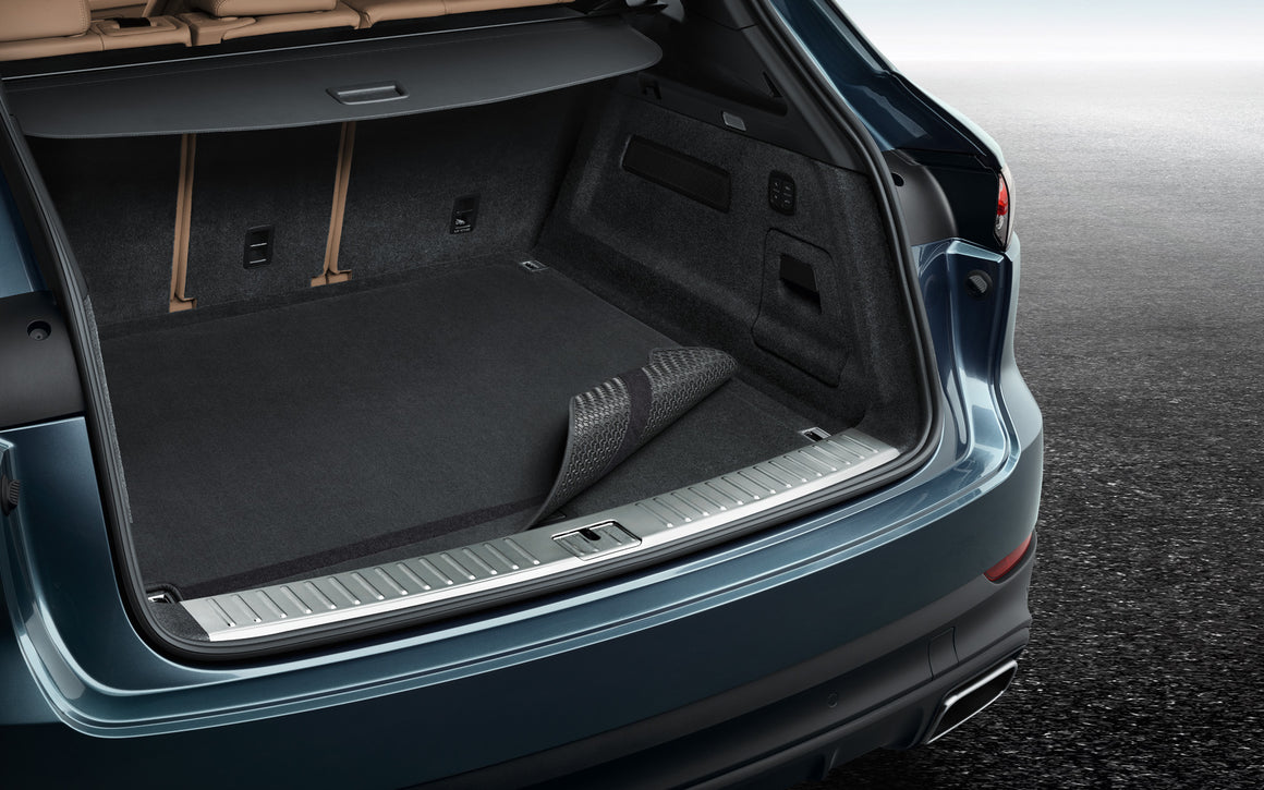Reversible luggage-compartment mat with Nubuk surround