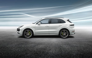 21-inch Cayenne Turbo Design summer wheel-and-tire set, painted in Platinum (satin-gloss)