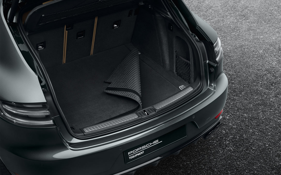 Reversible luggage-compartment mat with Nubuk surround
