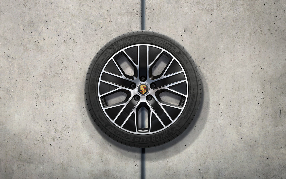 20-inch Taycan Turbo Aero summer wheel-and-tire set