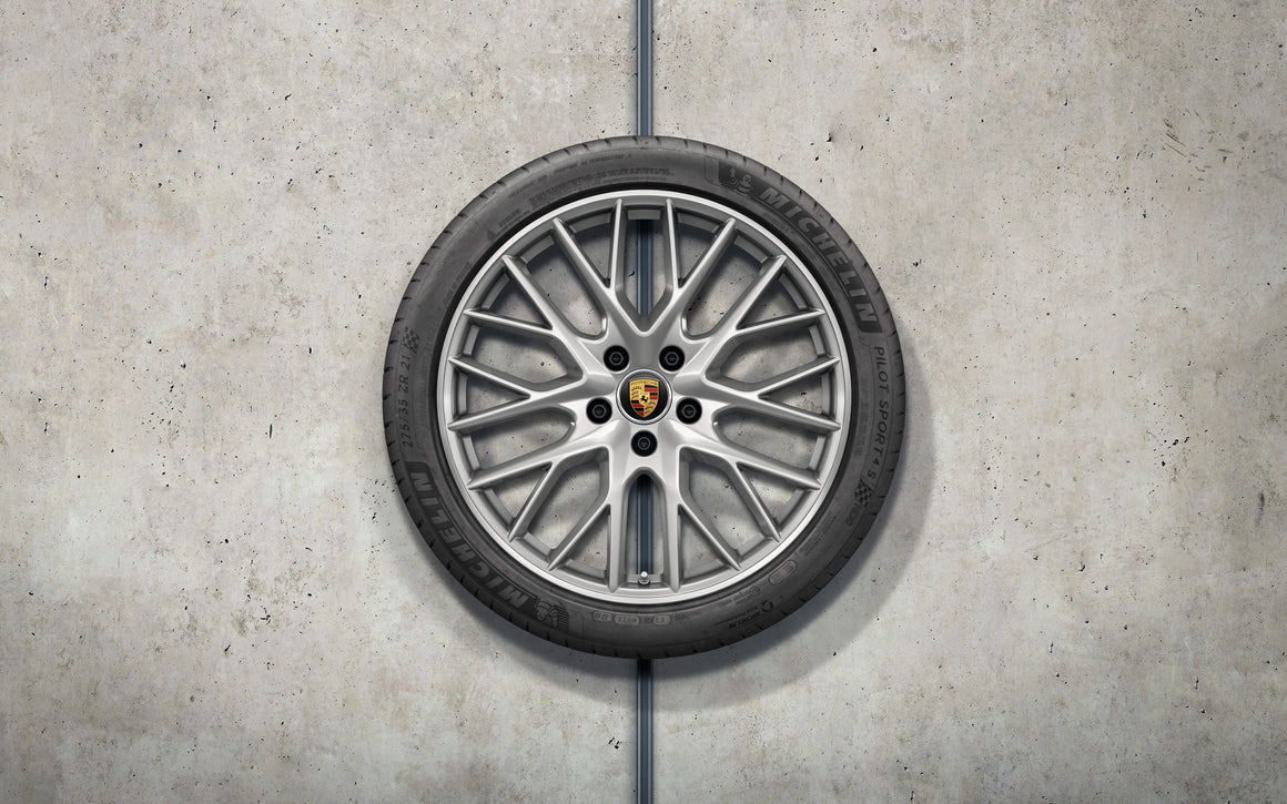 21-inch Panamera SportDesign summer wheel-and-tire set